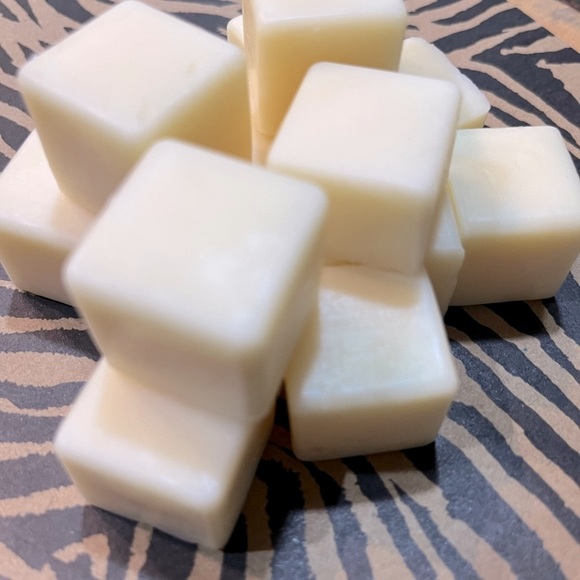 Like, heart, love and comment this to be notified when I go live - Picture 10 of 16